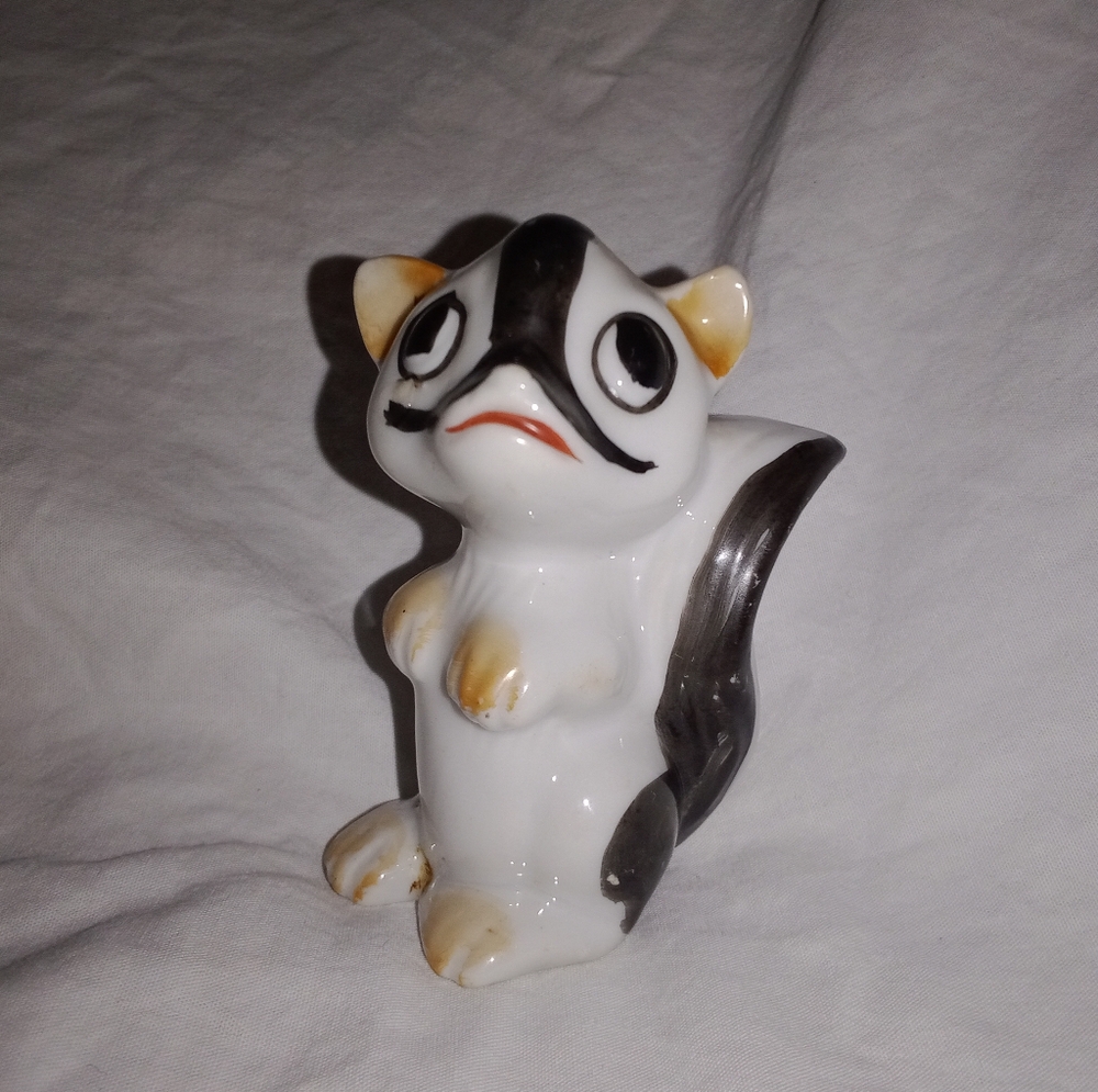 Vintage Skunk Toothpick Holder Made In Japan MCM Mid Century Modern. 3" tall